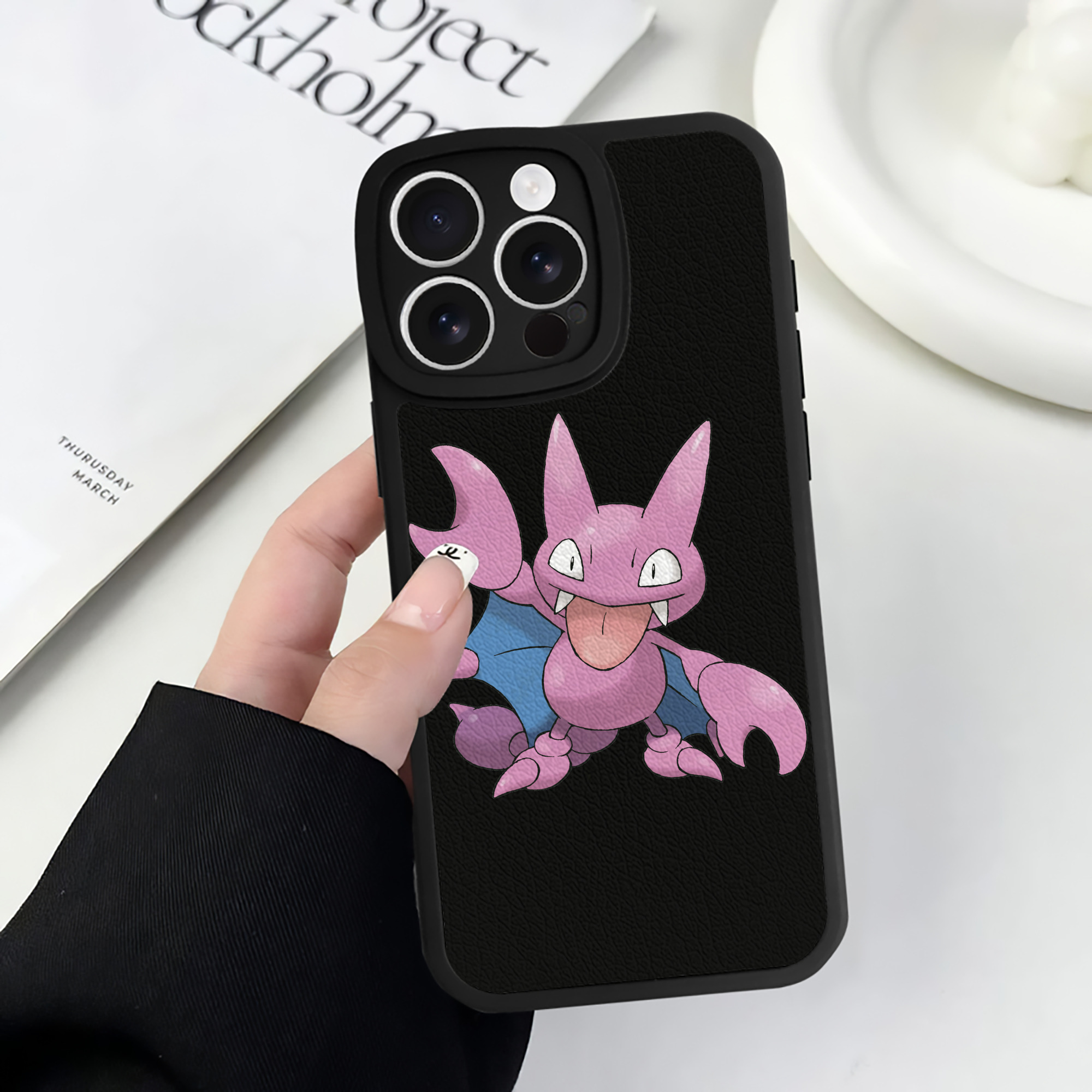 （画像用） ポケットモンスター Pokémon 【iPhone 16シリーズ対応】シリコンスマホケース（レザー調） 材質：シリコン